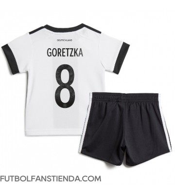 Alemania Leon Goretzka #8 Primera Equipación Niños Mundial 2022 Manga Corta (+ Pantalones cortos)